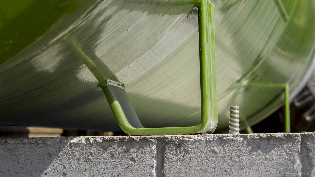 Крепление газгольдера к железобетонному основанию Крепление газгольдера к железобетонному основанию